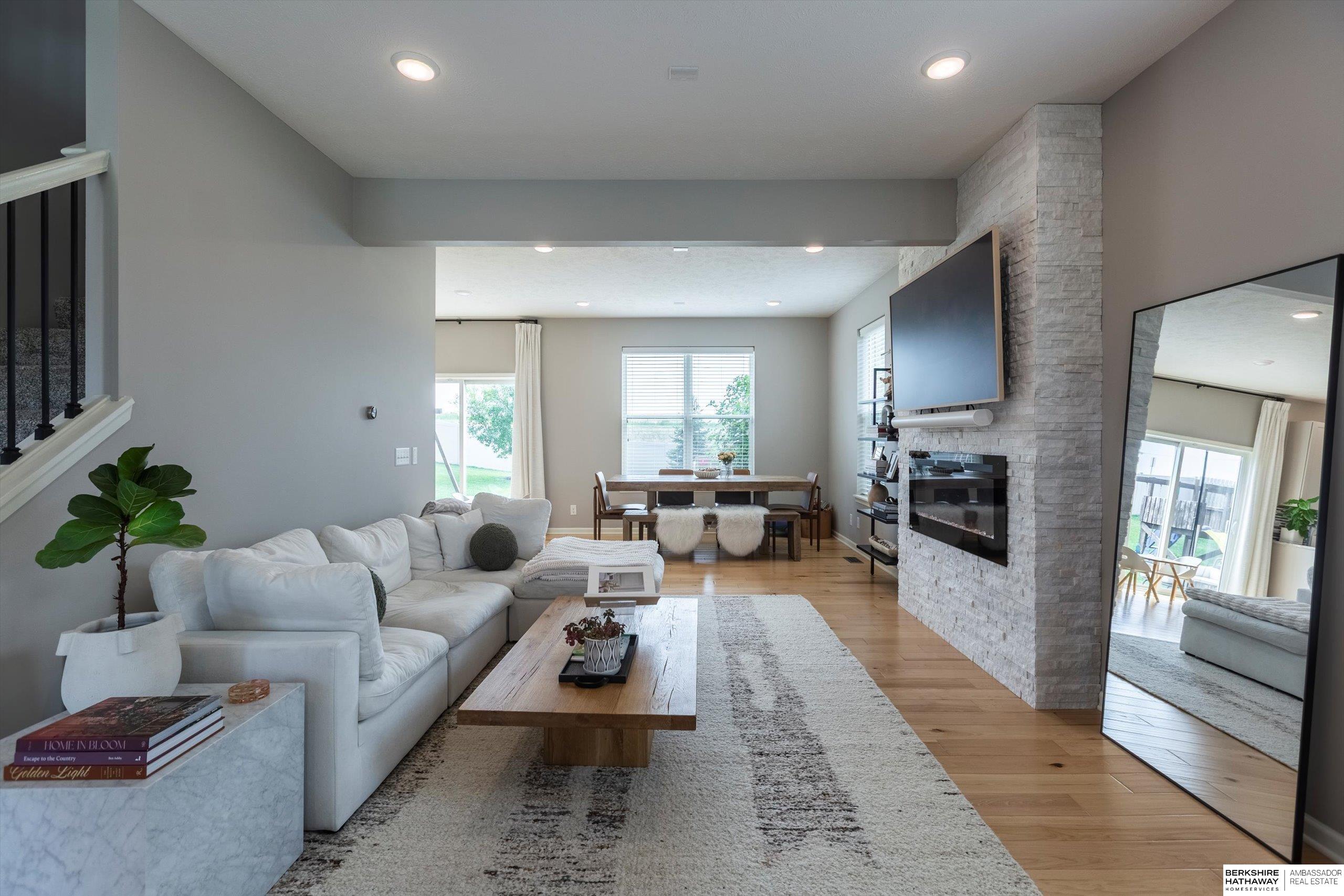 Omaha, Nebraska 68022, United States, 4 Bedrooms Bedrooms, ,3 BathroomsBathrooms,Residential,Active,204090