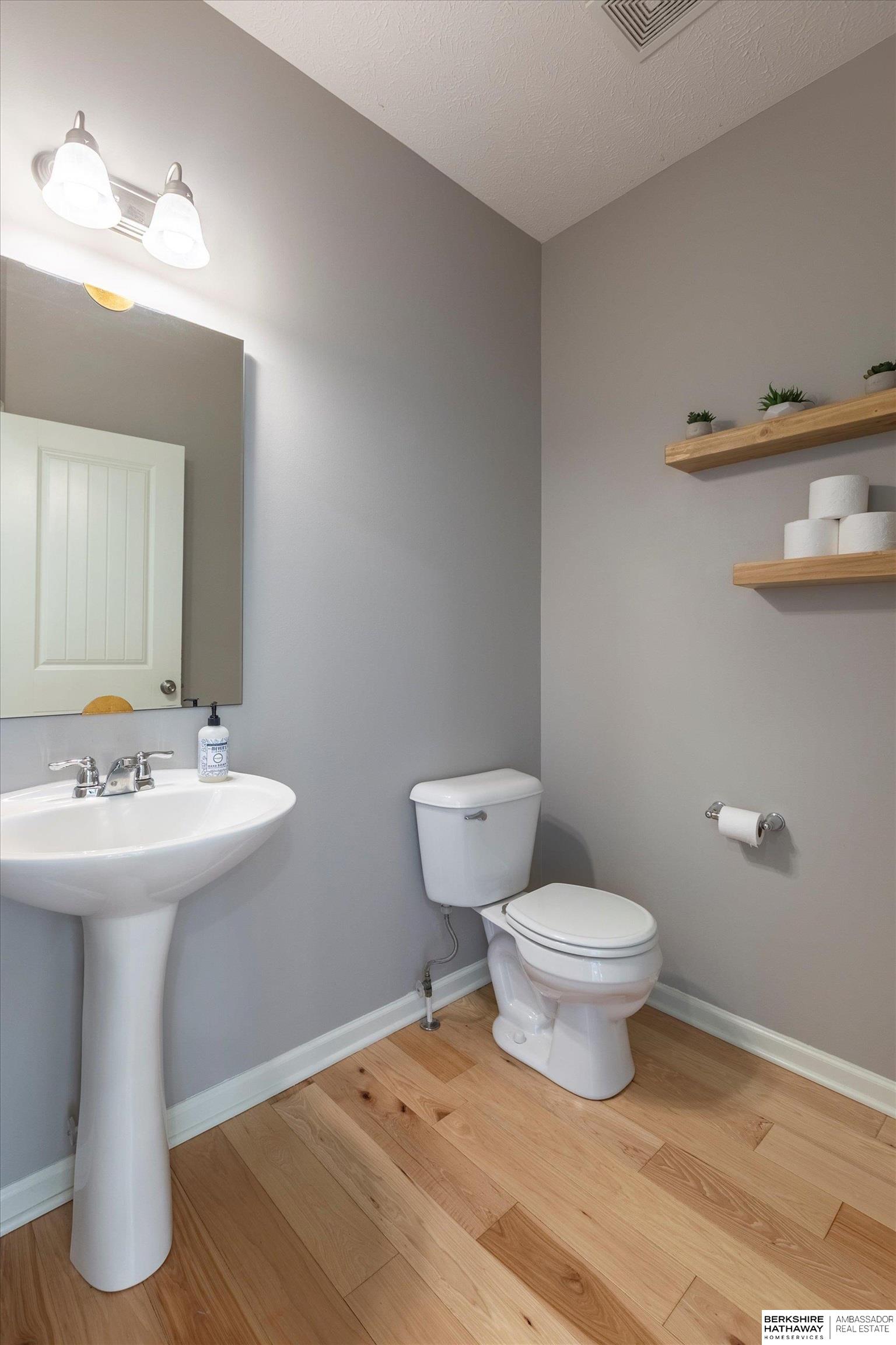 Omaha, Nebraska 68022, United States, 4 Bedrooms Bedrooms, ,3 BathroomsBathrooms,Residential,Active,204090