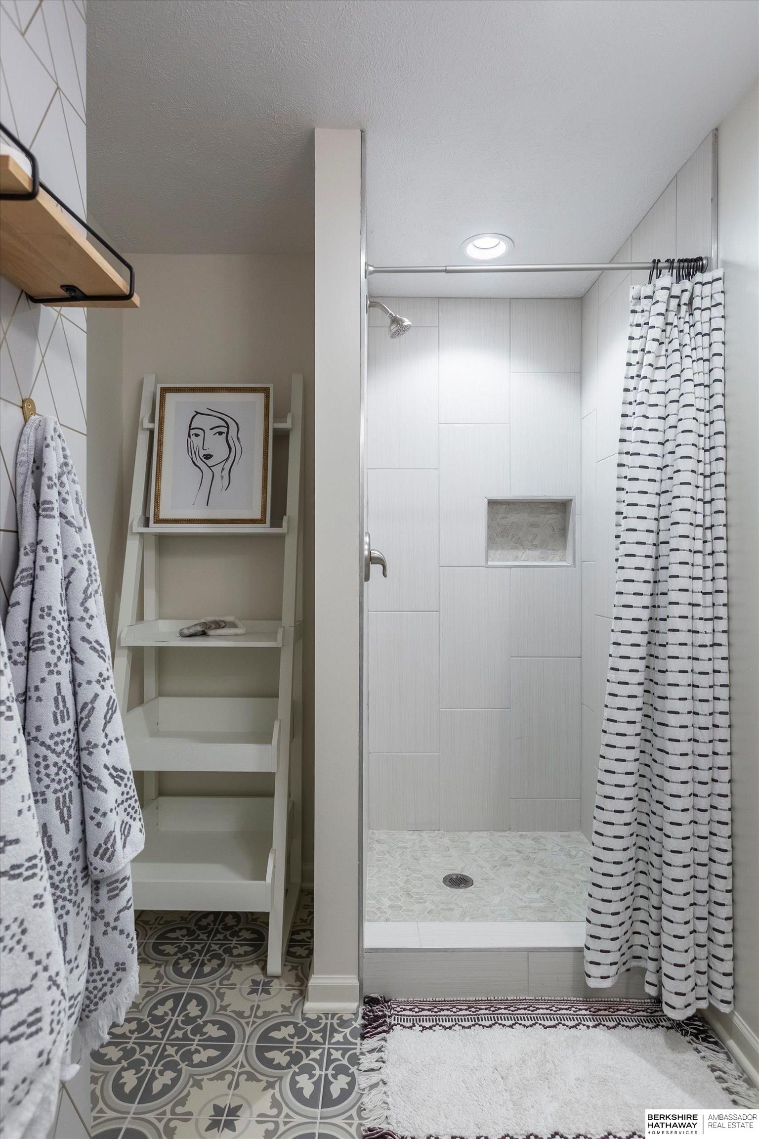 Omaha, Nebraska 68022, United States, 4 Bedrooms Bedrooms, ,3 BathroomsBathrooms,Residential,Active,204090