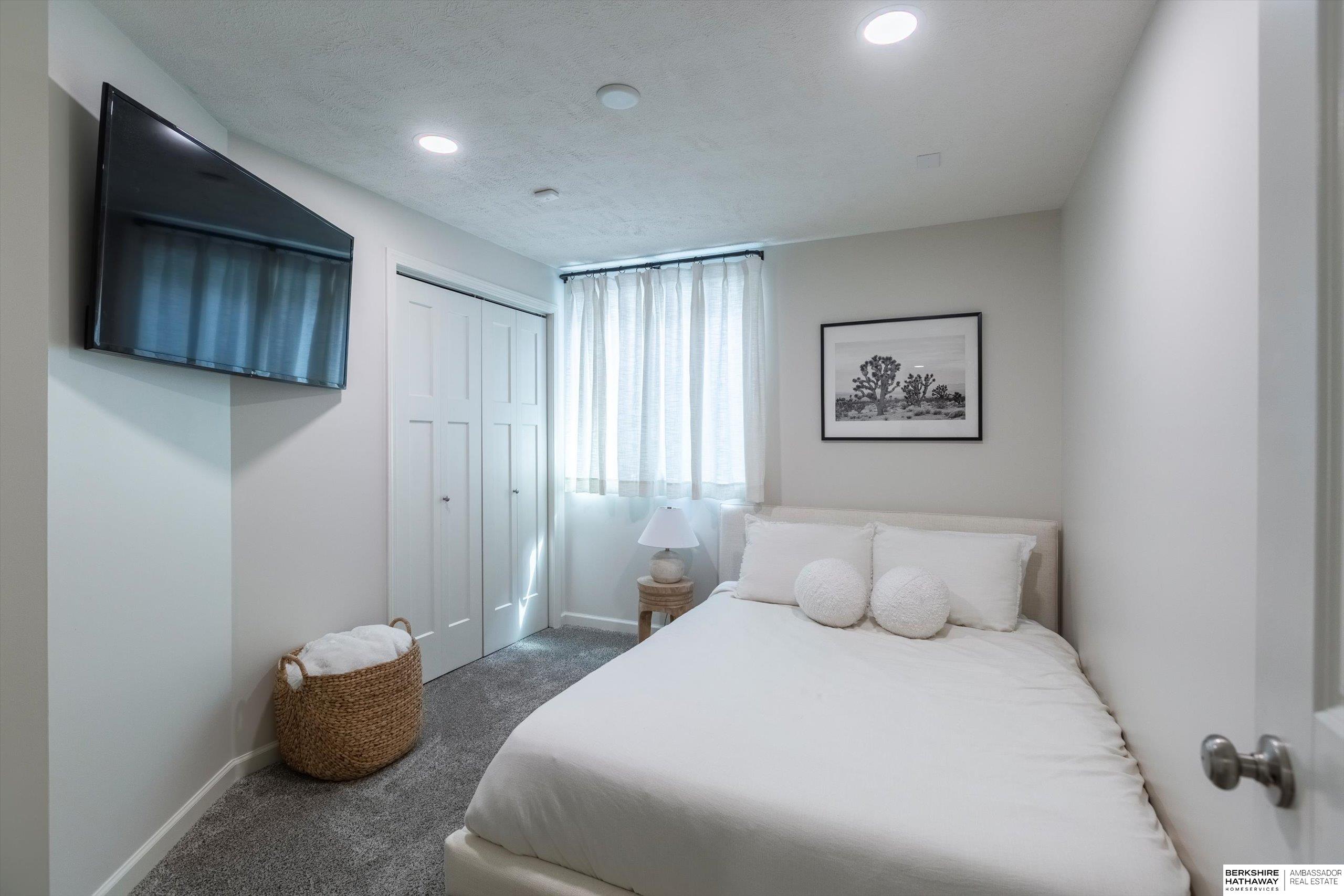 Omaha, Nebraska 68022, United States, 4 Bedrooms Bedrooms, ,3 BathroomsBathrooms,Residential,Active,204090