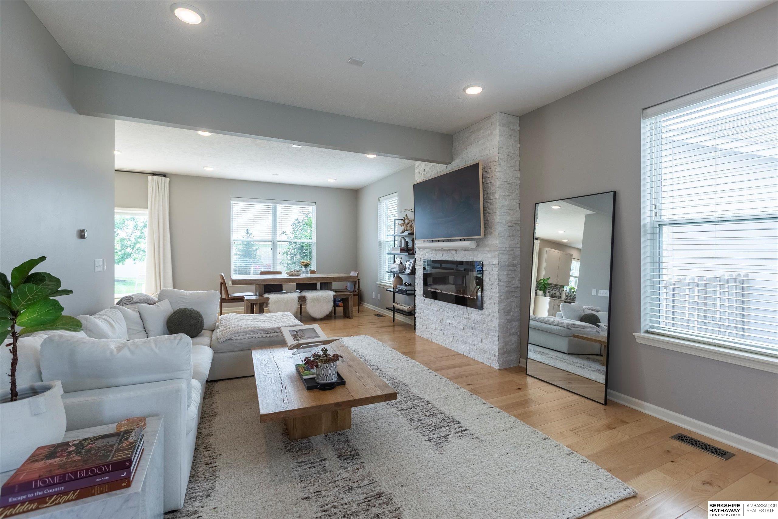 Omaha, Nebraska 68022, United States, 4 Bedrooms Bedrooms, ,3 BathroomsBathrooms,Residential,Active,204090