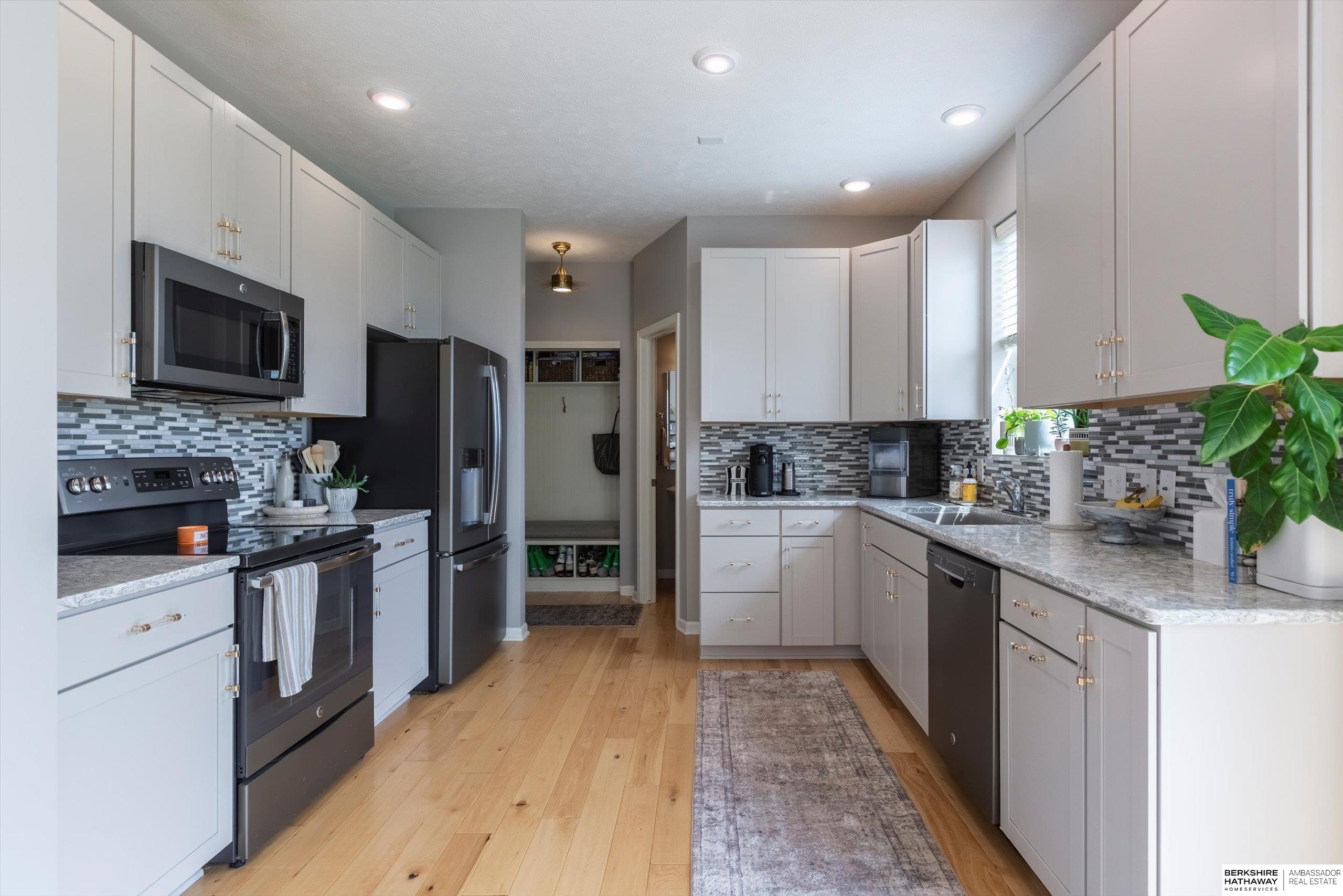 Omaha, Nebraska 68022, United States, 4 Bedrooms Bedrooms, ,3 BathroomsBathrooms,Residential,Active,204090