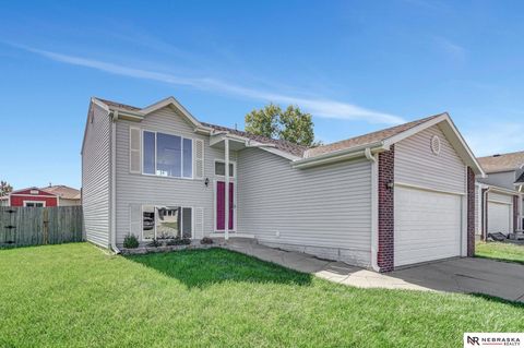 Photo of 4135 W Huntington Avenue, Lincoln, NE 68528 (MLS # 22532067)
