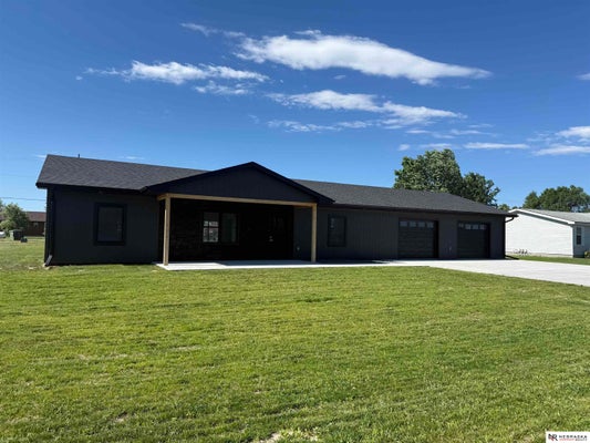903 W B ST, VALENTINE, NE 69201 - Image 513ca9eb6fc190b1991852f4e54d4fcb/2038189571