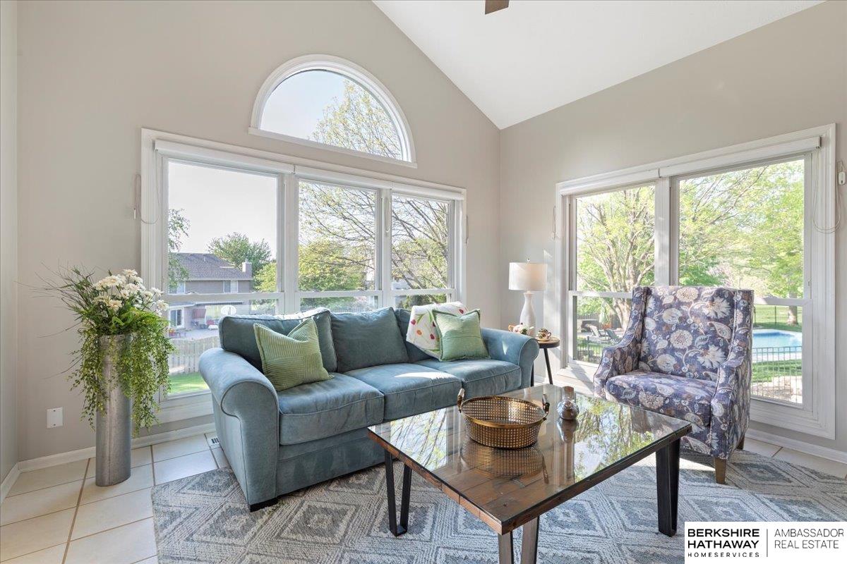 Omaha, Nebraska 68164, United States, 5 Bedrooms Bedrooms, ,3 BathroomsBathrooms,Residential,Pending,128839