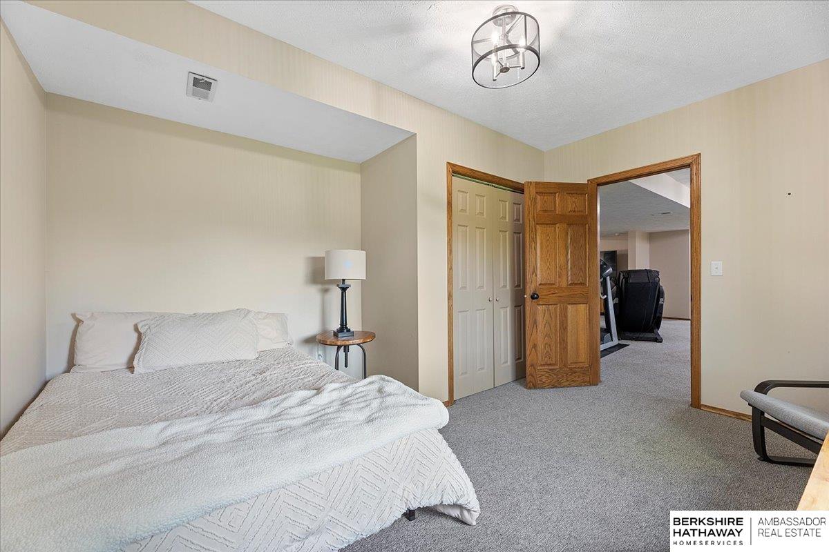 Omaha, Nebraska 68164, United States, 5 Bedrooms Bedrooms, ,3 BathroomsBathrooms,Residential,Pending,128839