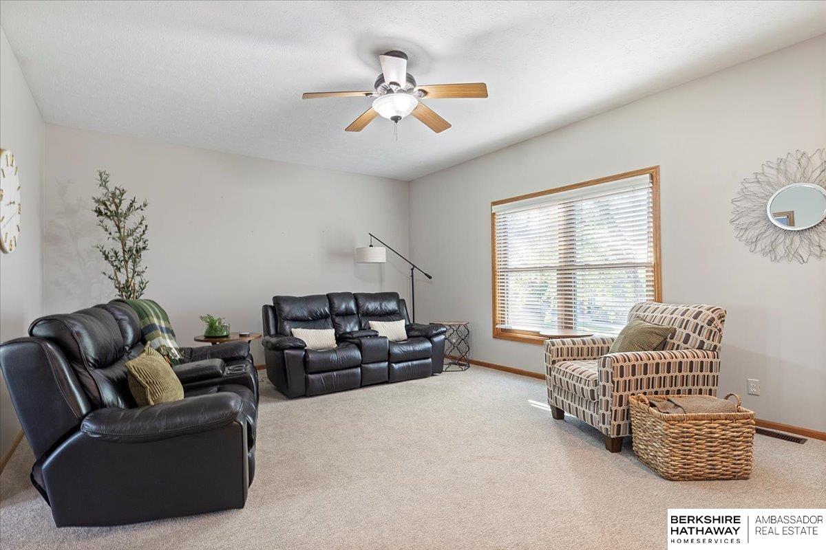 Omaha, Nebraska 68164, United States, 5 Bedrooms Bedrooms, ,3 BathroomsBathrooms,Residential,Pending,128839