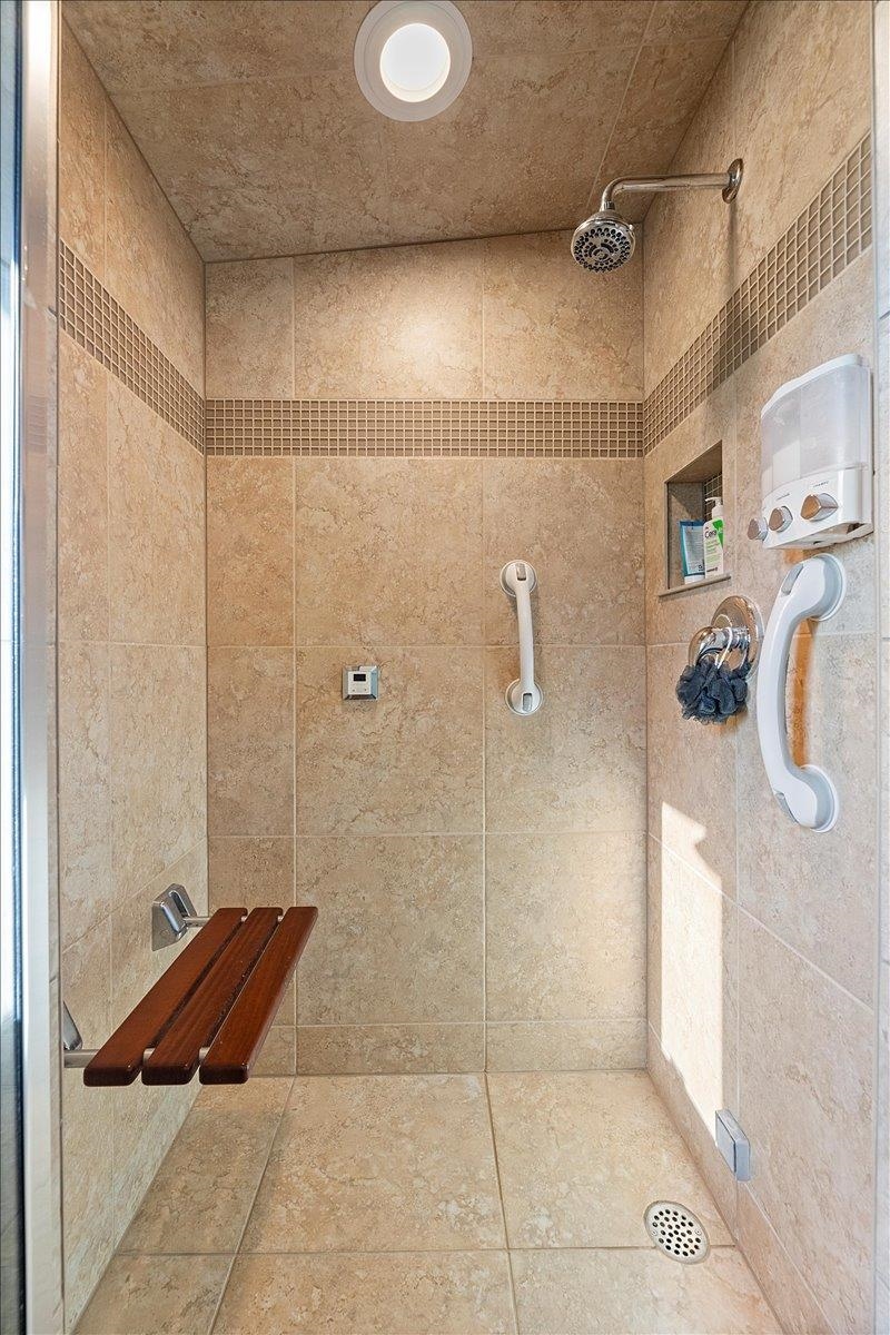 Omaha, Nebraska 68164, United States, 5 Bedrooms Bedrooms, ,3 BathroomsBathrooms,Residential,Pending,128839