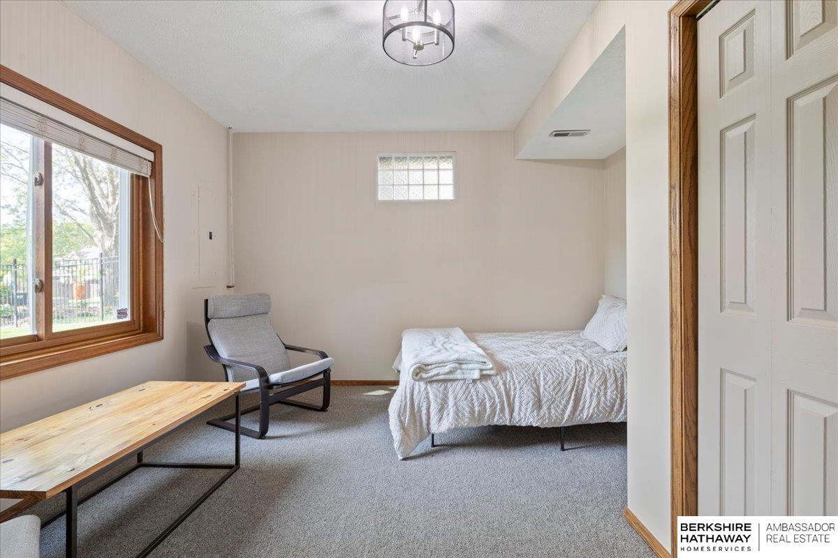 Omaha, Nebraska 68164, United States, 5 Bedrooms Bedrooms, ,3 BathroomsBathrooms,Residential,Pending,128839