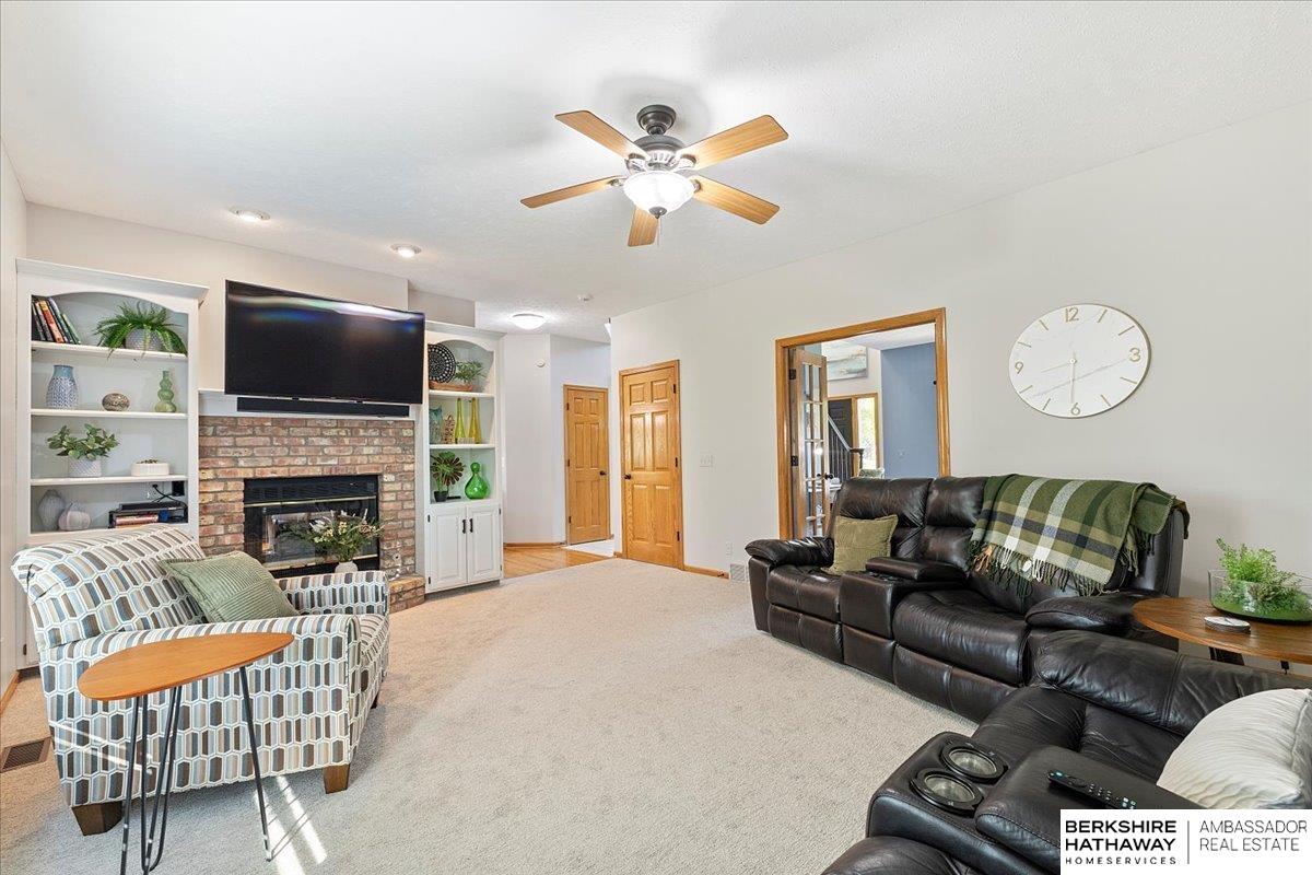 Omaha, Nebraska 68164, United States, 5 Bedrooms Bedrooms, ,3 BathroomsBathrooms,Residential,Pending,128839