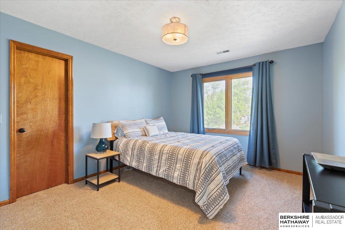 Omaha, Nebraska 68164, United States, 5 Bedrooms Bedrooms, ,3 BathroomsBathrooms,Residential,Pending,128839