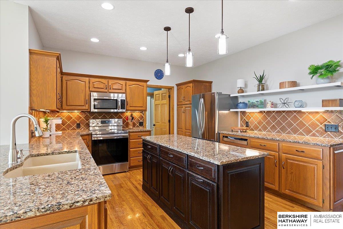 Omaha, Nebraska 68164, United States, 5 Bedrooms Bedrooms, ,3 BathroomsBathrooms,Residential,Pending,128839