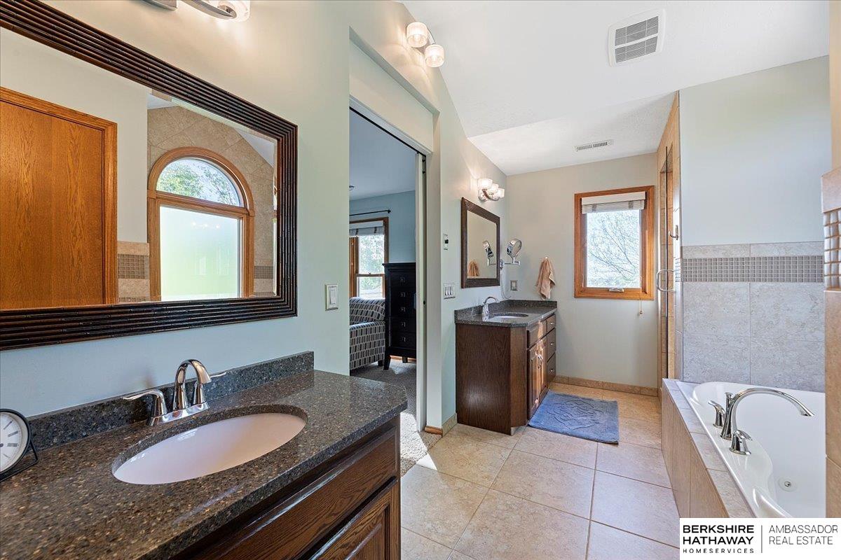 Omaha, Nebraska 68164, United States, 5 Bedrooms Bedrooms, ,3 BathroomsBathrooms,Residential,Pending,128839