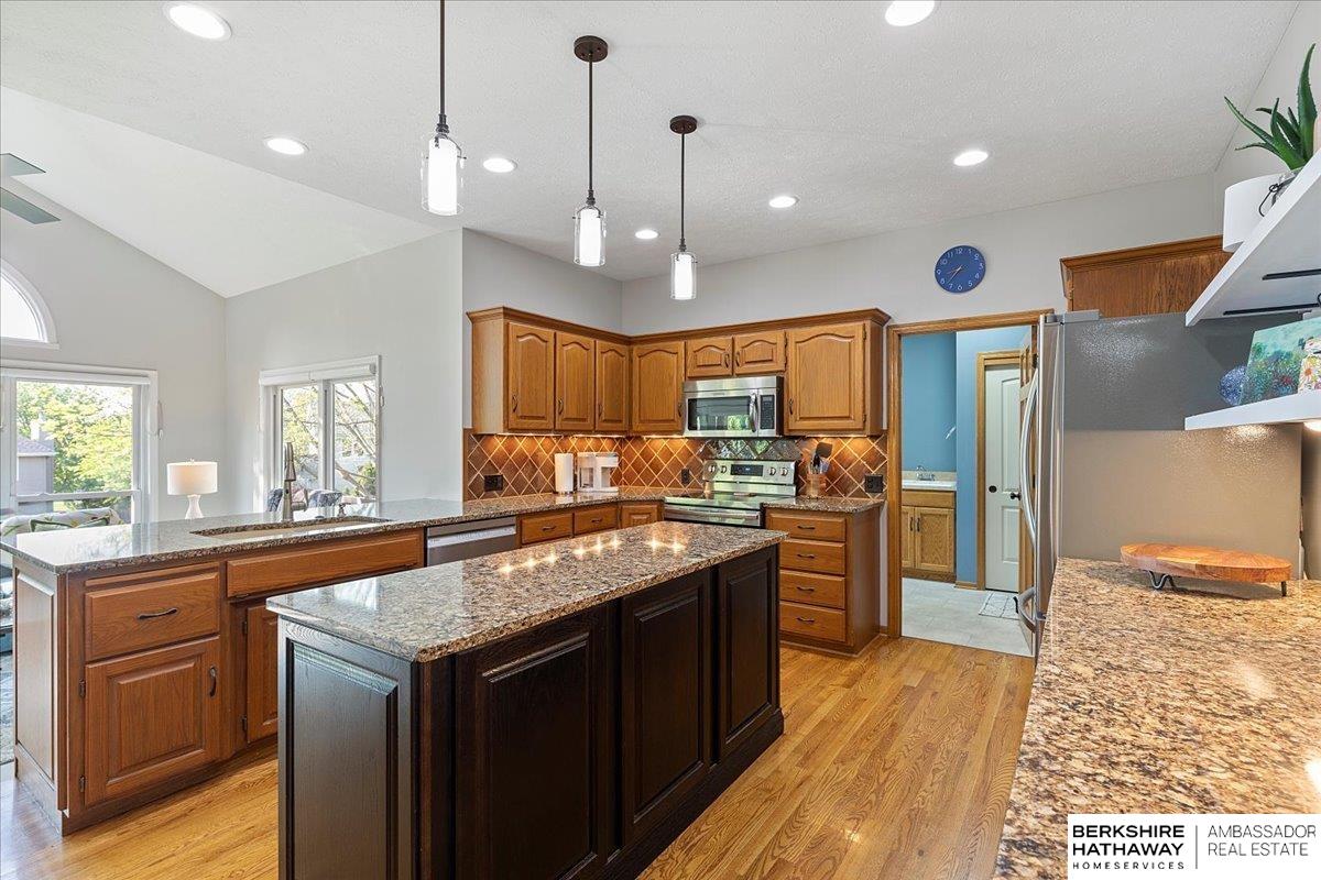 Omaha, Nebraska 68164, United States, 5 Bedrooms Bedrooms, ,3 BathroomsBathrooms,Residential,Pending,128839