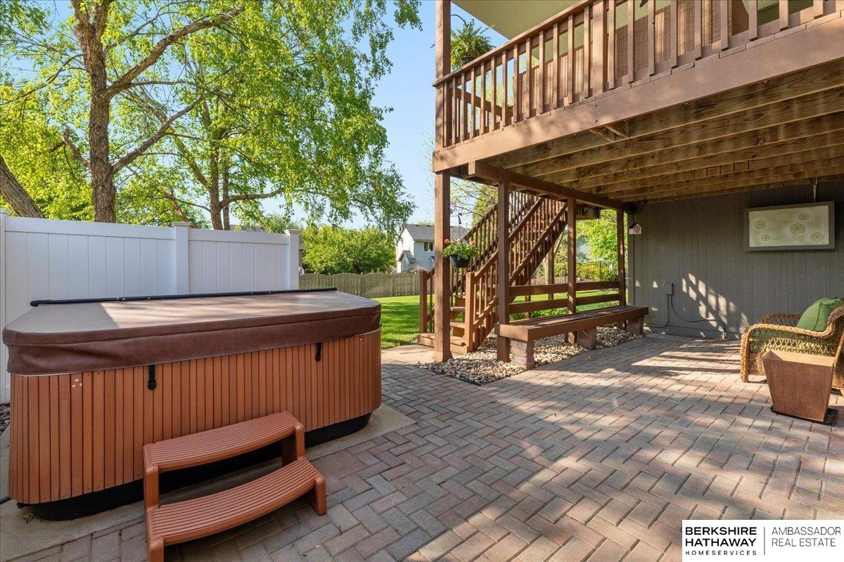 Omaha, Nebraska 68164, United States, 5 Bedrooms Bedrooms, ,3 BathroomsBathrooms,Residential,Pending,128839