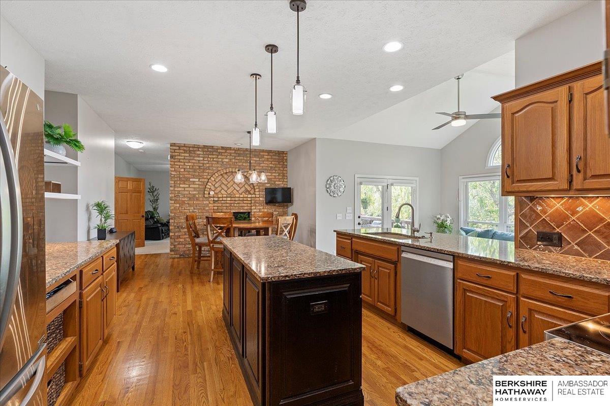 Omaha, Nebraska 68164, United States, 5 Bedrooms Bedrooms, ,3 BathroomsBathrooms,Residential,Pending,128839