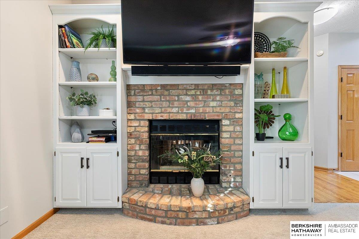 Omaha, Nebraska 68164, United States, 5 Bedrooms Bedrooms, ,3 BathroomsBathrooms,Residential,Pending,128839