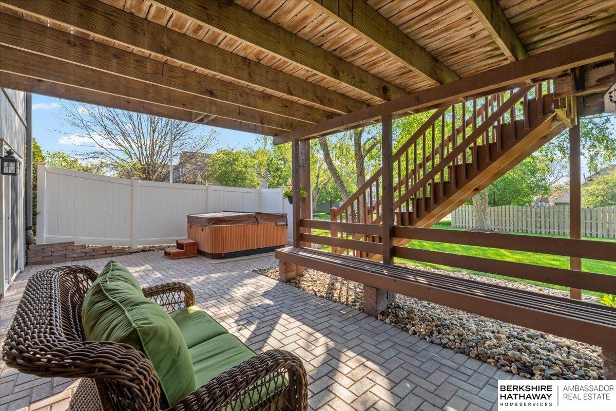 Omaha, Nebraska 68164, United States, 5 Bedrooms Bedrooms, ,3 BathroomsBathrooms,Residential,Pending,128839