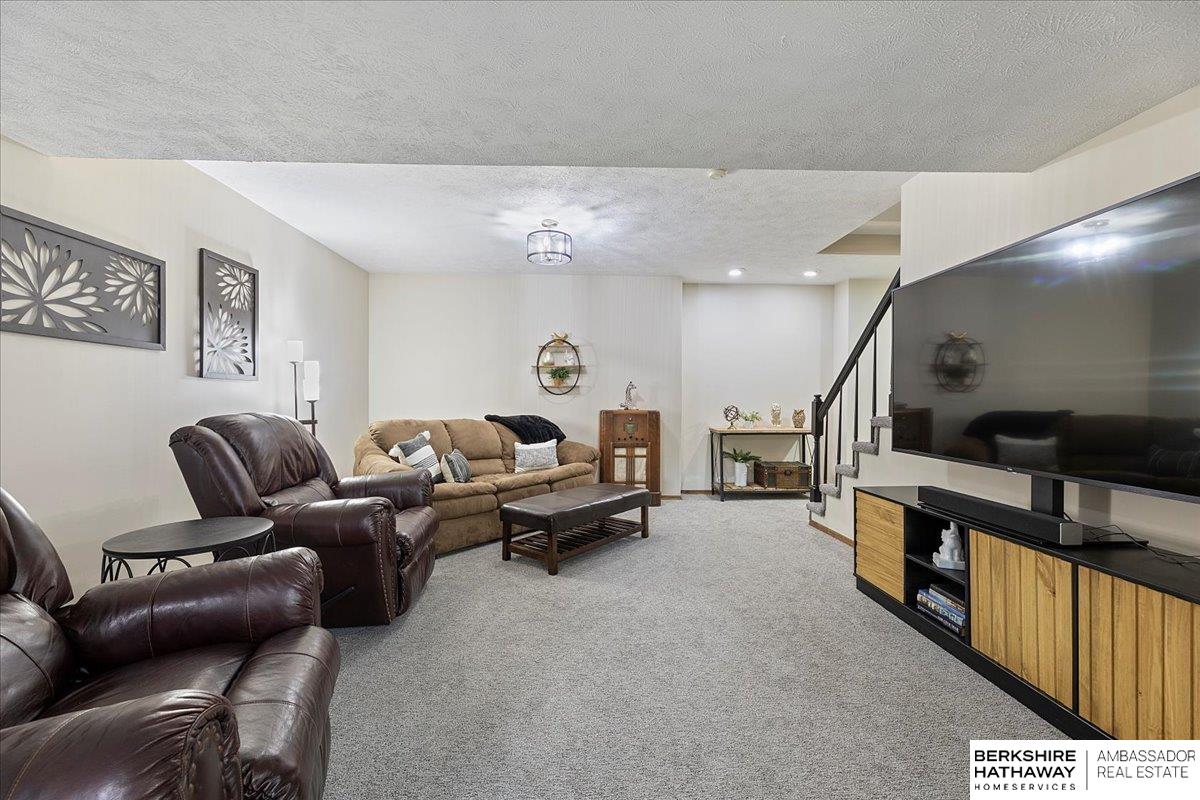 Omaha, Nebraska 68164, United States, 5 Bedrooms Bedrooms, ,3 BathroomsBathrooms,Residential,Pending,128839