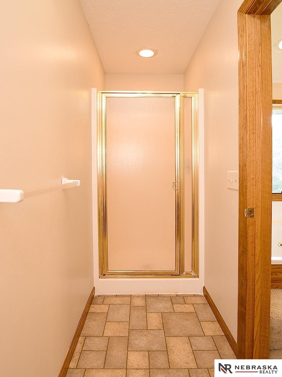 Omaha, Nebraska 68116, United States, 4 Bedrooms Bedrooms, ,3 BathroomsBathrooms,Residential,Pending,200711