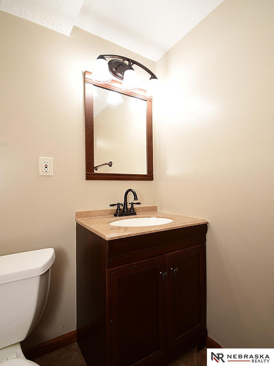 Omaha, Nebraska 68116, United States, 4 Bedrooms Bedrooms, ,3 BathroomsBathrooms,Residential,Pending,200711