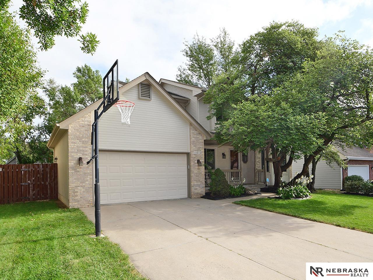 Omaha, Nebraska 68116, United States, 4 Bedrooms Bedrooms, ,3 BathroomsBathrooms,Residential,Pending,200711