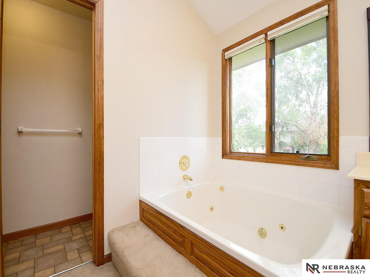 Omaha, Nebraska 68116, United States, 4 Bedrooms Bedrooms, ,3 BathroomsBathrooms,Residential,Pending,200711