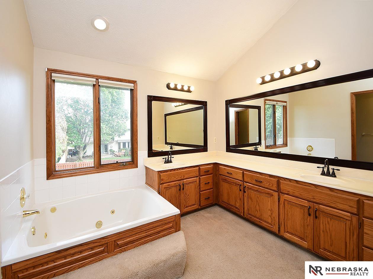 Omaha, Nebraska 68116, United States, 4 Bedrooms Bedrooms, ,3 BathroomsBathrooms,Residential,Pending,200711