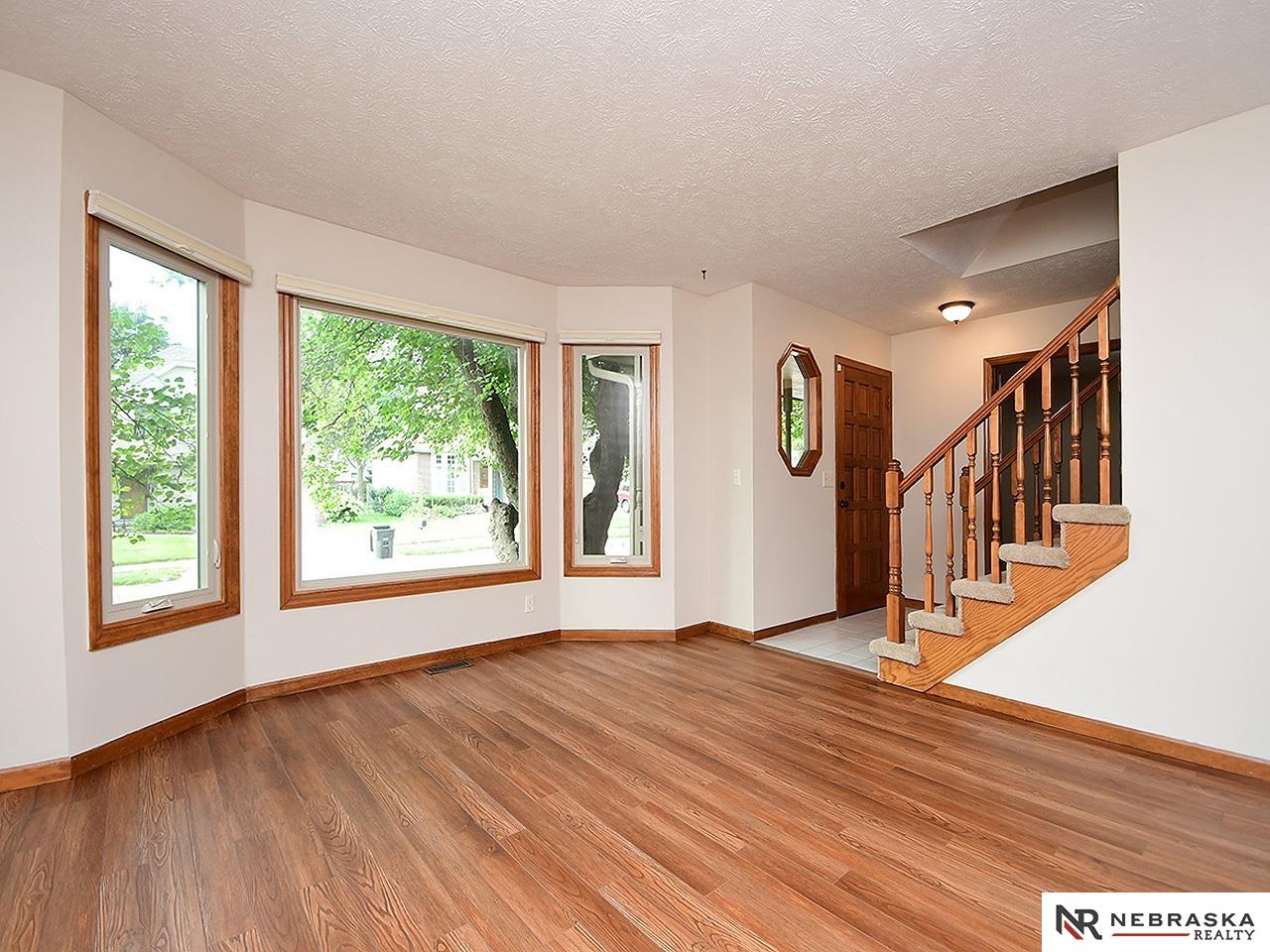 Omaha, Nebraska 68116, United States, 4 Bedrooms Bedrooms, ,3 BathroomsBathrooms,Residential,Pending,200711