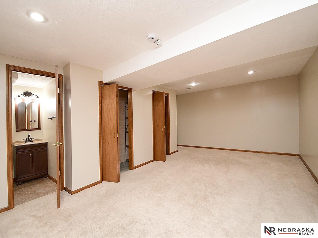 Omaha, Nebraska 68116, United States, 4 Bedrooms Bedrooms, ,3 BathroomsBathrooms,Residential,Pending,200711