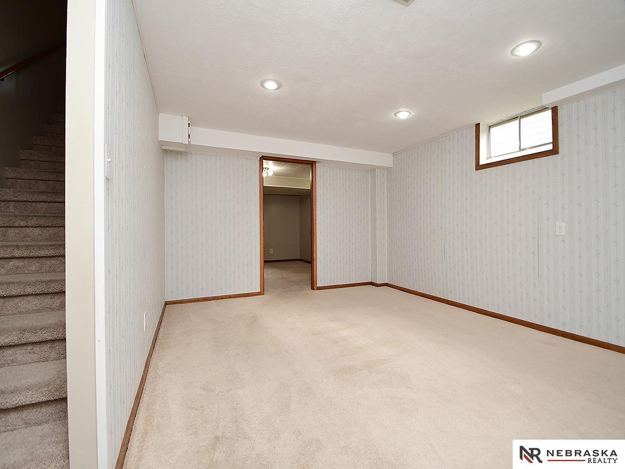 Omaha, Nebraska 68116, United States, 4 Bedrooms Bedrooms, ,3 BathroomsBathrooms,Residential,Pending,200711