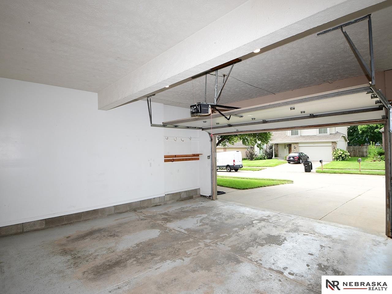 Omaha, Nebraska 68116, United States, 4 Bedrooms Bedrooms, ,3 BathroomsBathrooms,Residential,Pending,200711