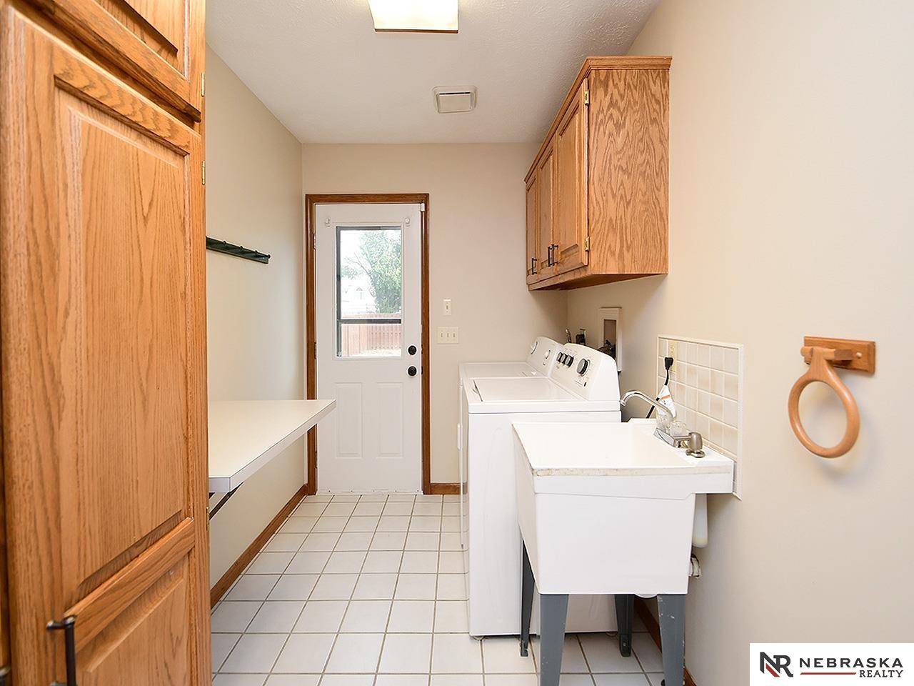 Omaha, Nebraska 68116, United States, 4 Bedrooms Bedrooms, ,3 BathroomsBathrooms,Residential,Pending,200711