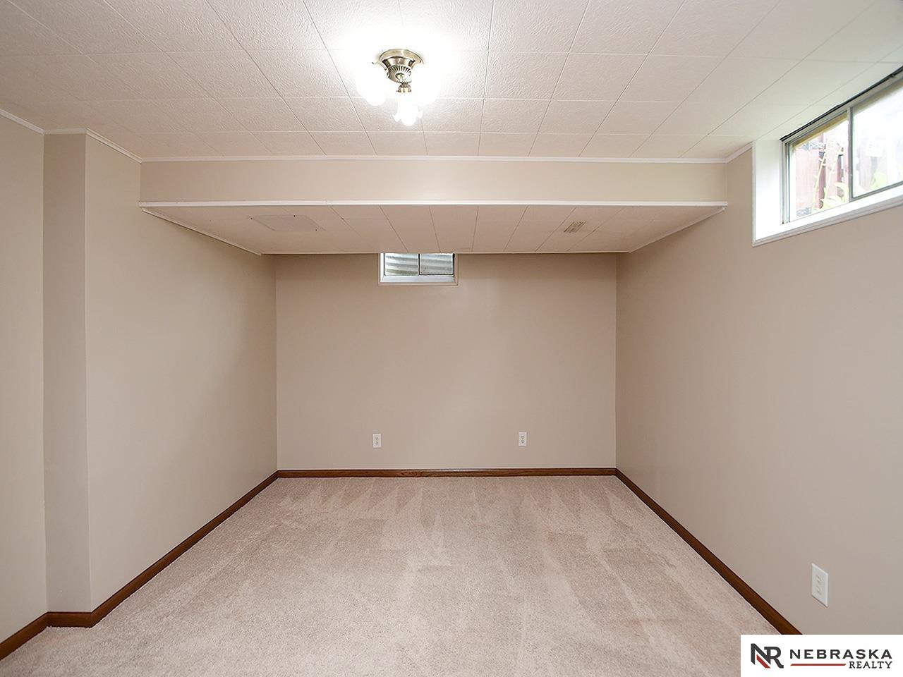 Omaha, Nebraska 68116, United States, 4 Bedrooms Bedrooms, ,3 BathroomsBathrooms,Residential,Pending,200711