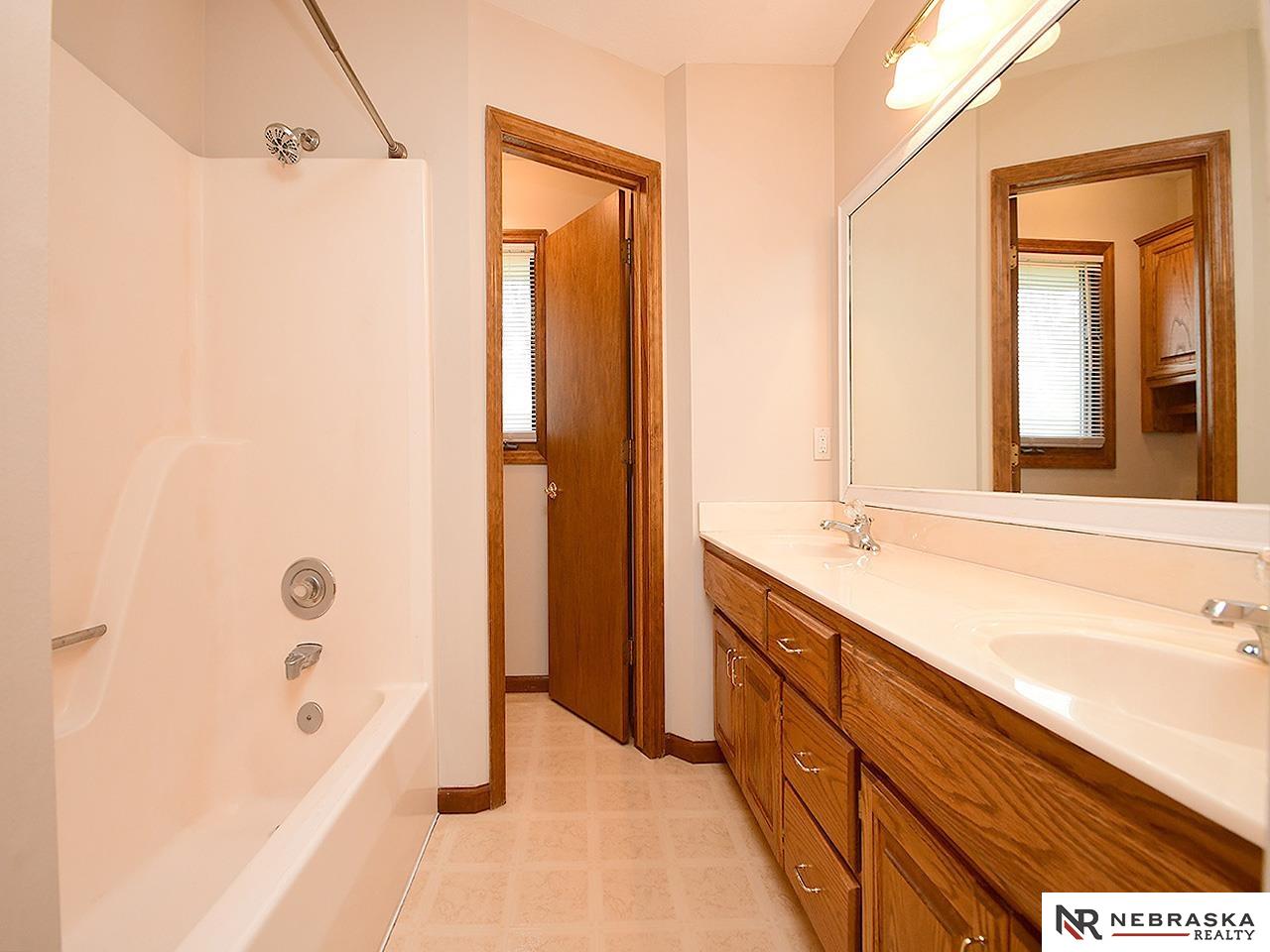 Omaha, Nebraska 68116, United States, 4 Bedrooms Bedrooms, ,3 BathroomsBathrooms,Residential,Pending,200711