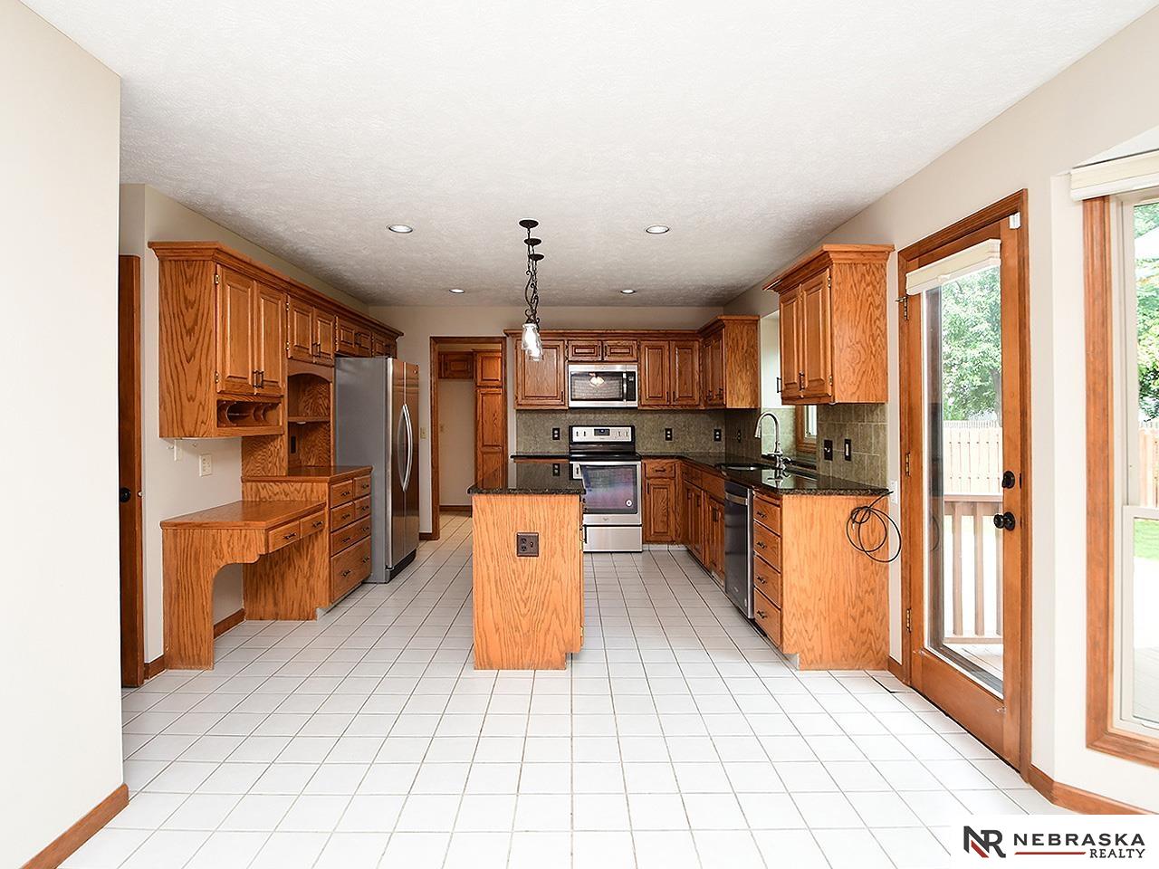 Omaha, Nebraska 68116, United States, 4 Bedrooms Bedrooms, ,3 BathroomsBathrooms,Residential,Pending,200711