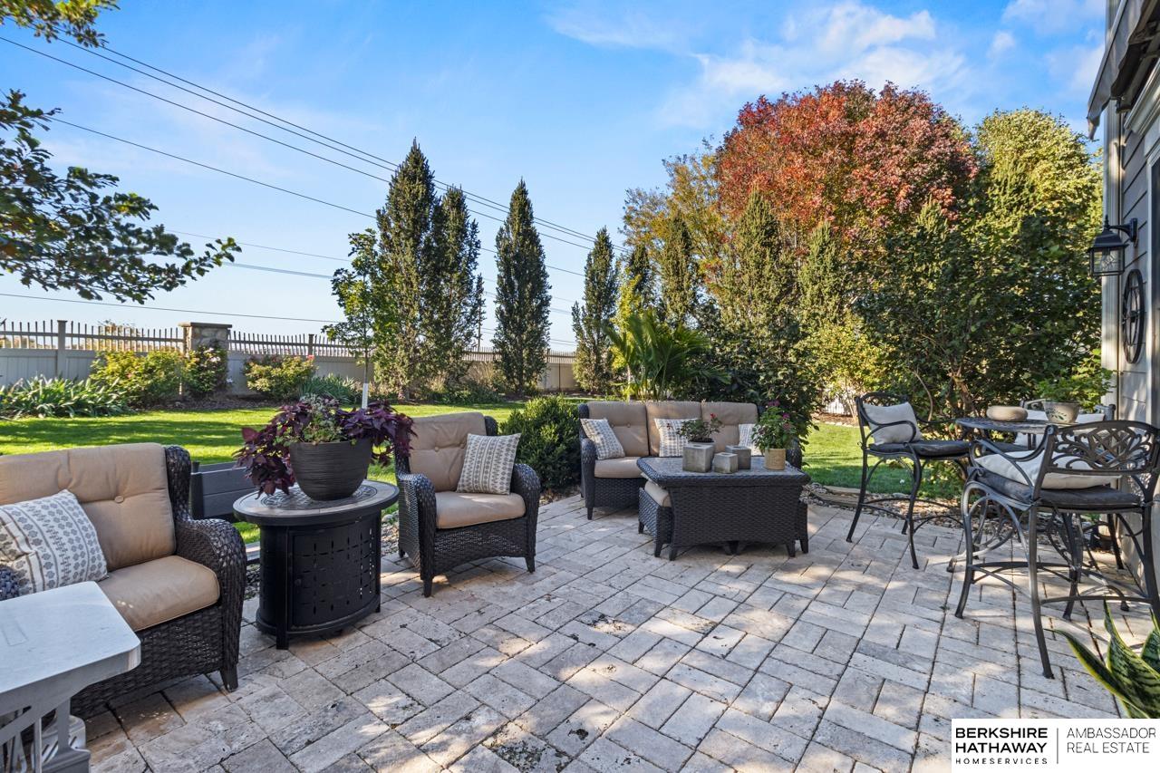 Omaha, Nebraska 68116, United States, 4 Bedrooms Bedrooms, ,2 BathroomsBathrooms,Residential,Active,232559