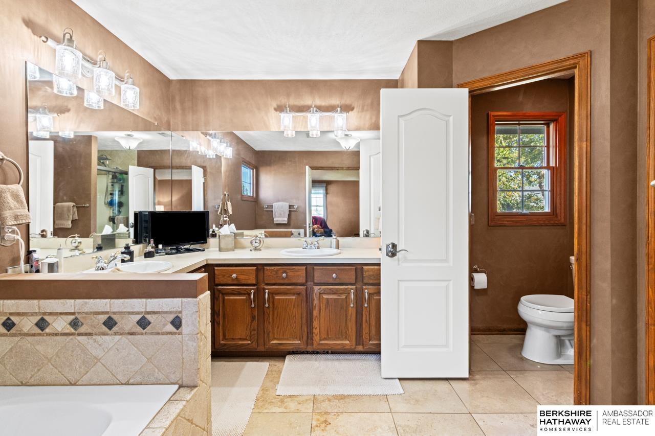 Omaha, Nebraska 68116, United States, 4 Bedrooms Bedrooms, ,2 BathroomsBathrooms,Residential,Active,232559