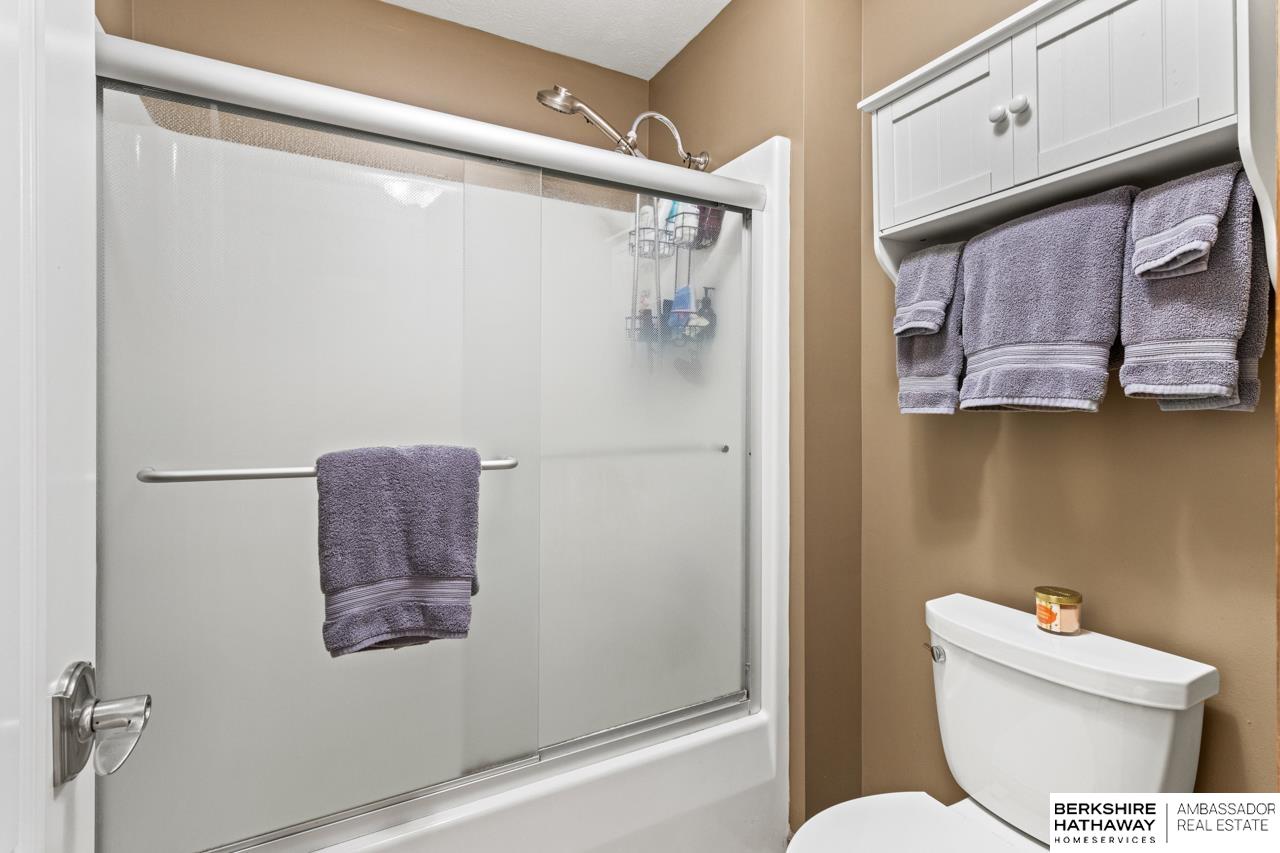 Omaha, Nebraska 68116, United States, 4 Bedrooms Bedrooms, ,2 BathroomsBathrooms,Residential,Active,232559