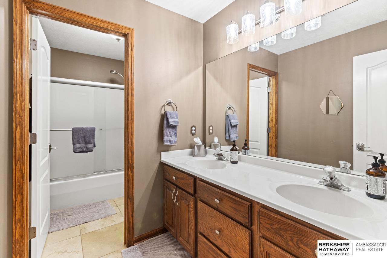 Omaha, Nebraska 68116, United States, 4 Bedrooms Bedrooms, ,2 BathroomsBathrooms,Residential,Active,232559