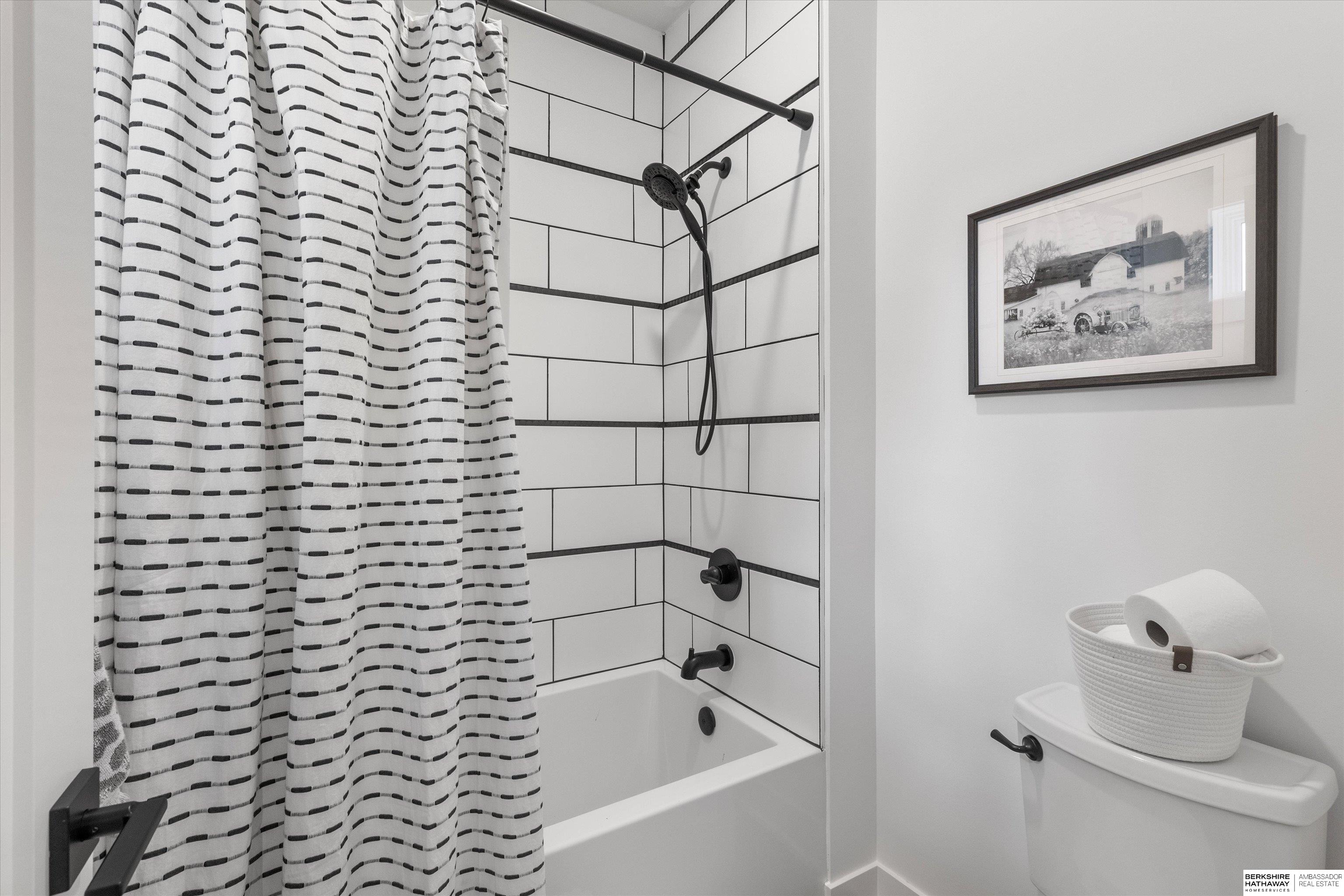 Elkhorn, Nebraska 68022, United States, 5 Bedrooms Bedrooms, ,4 BathroomsBathrooms,Residential,Active,215825