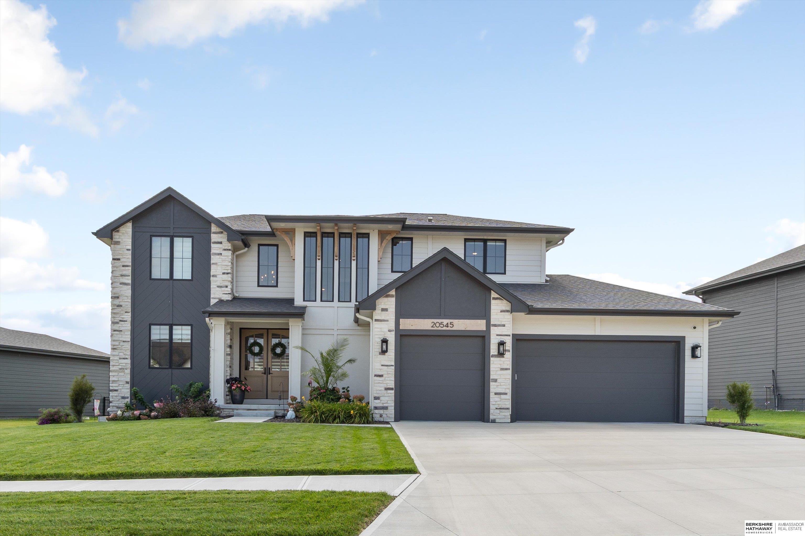 Elkhorn, Nebraska 68022, United States, 5 Bedrooms Bedrooms, ,4 BathroomsBathrooms,Residential,Active,215825