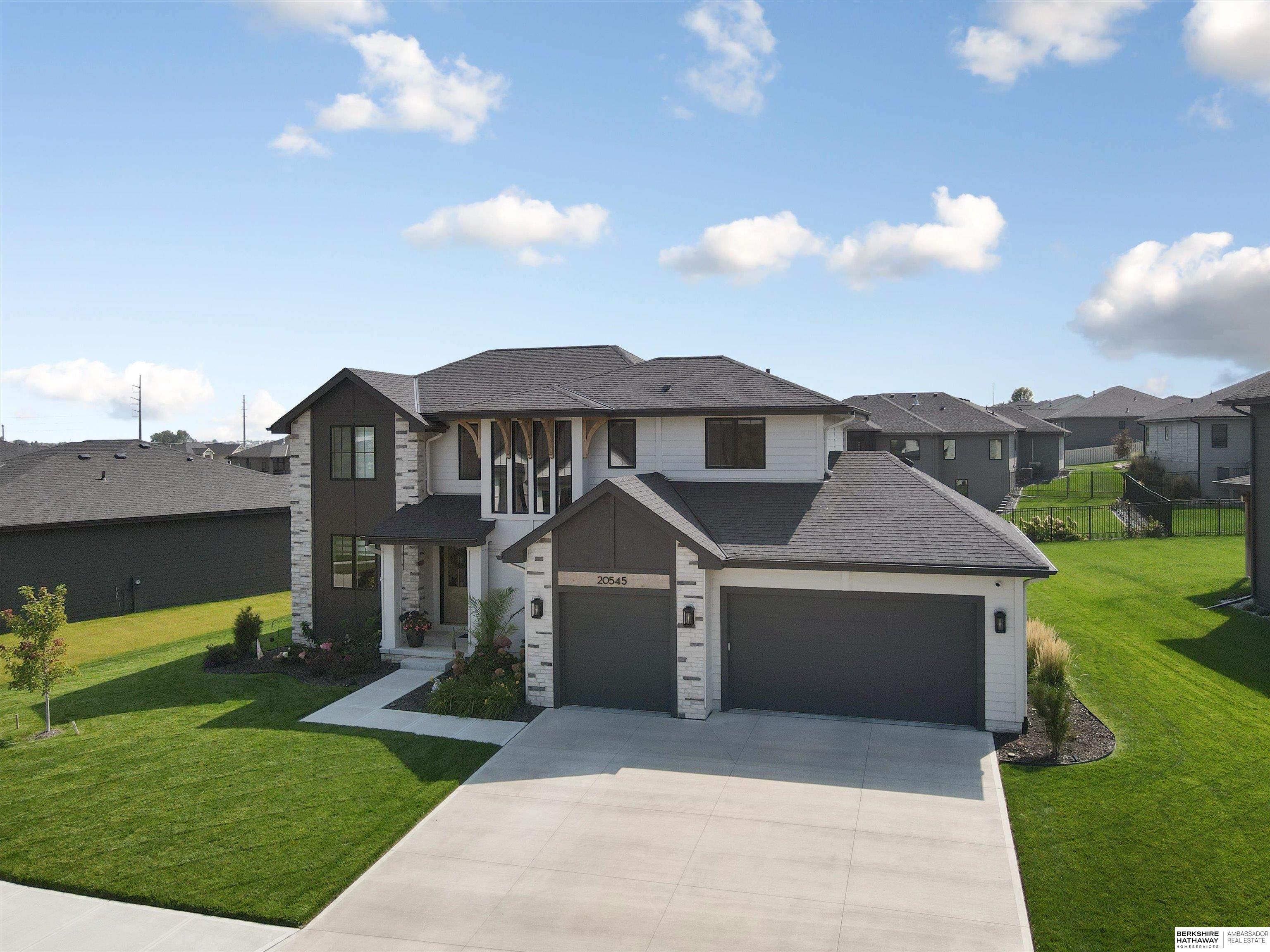 Elkhorn, Nebraska 68022, United States, 5 Bedrooms Bedrooms, ,4 BathroomsBathrooms,Residential,Active,215825