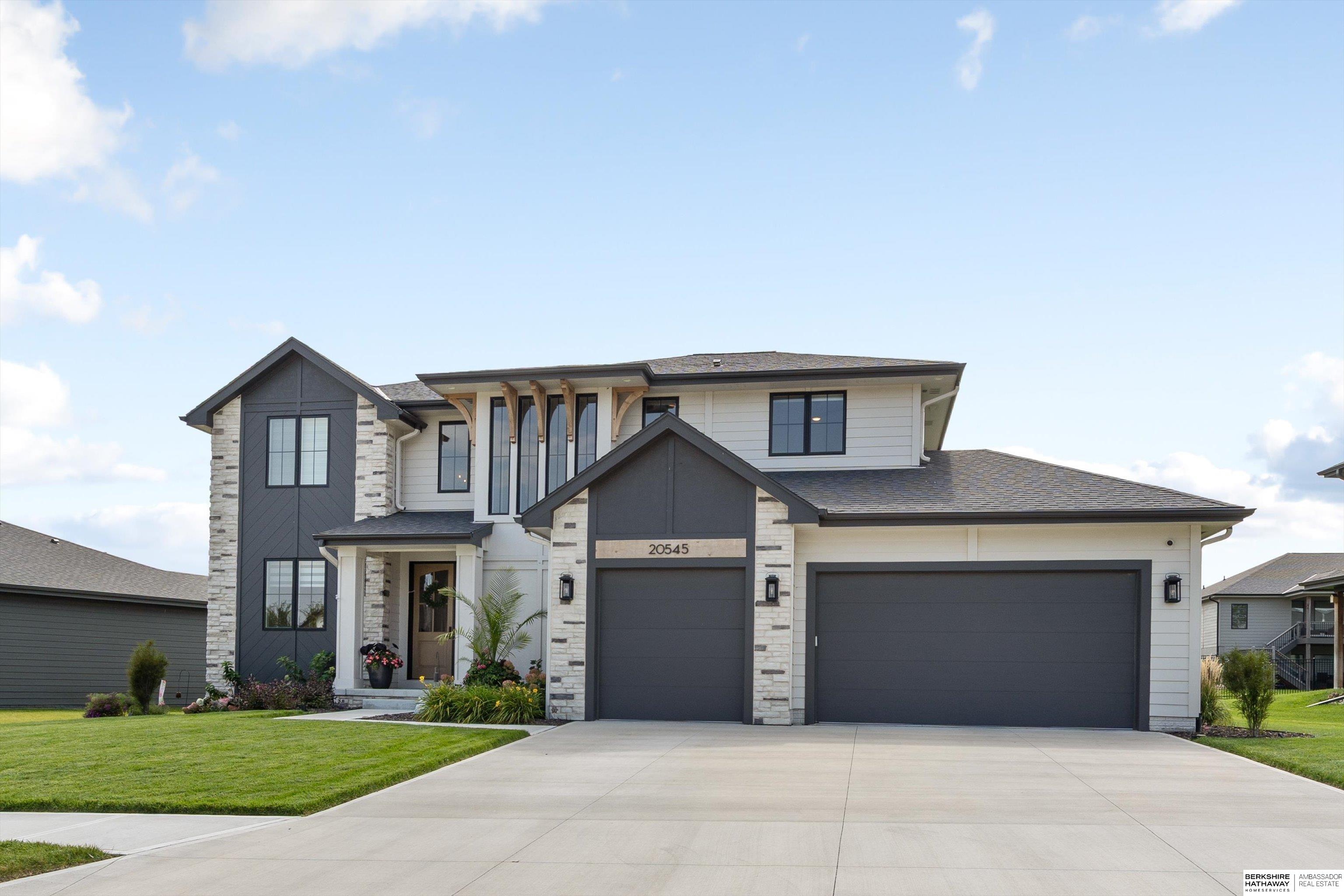 Elkhorn, Nebraska 68022, United States, 5 Bedrooms Bedrooms, ,4 BathroomsBathrooms,Residential,Active,215825