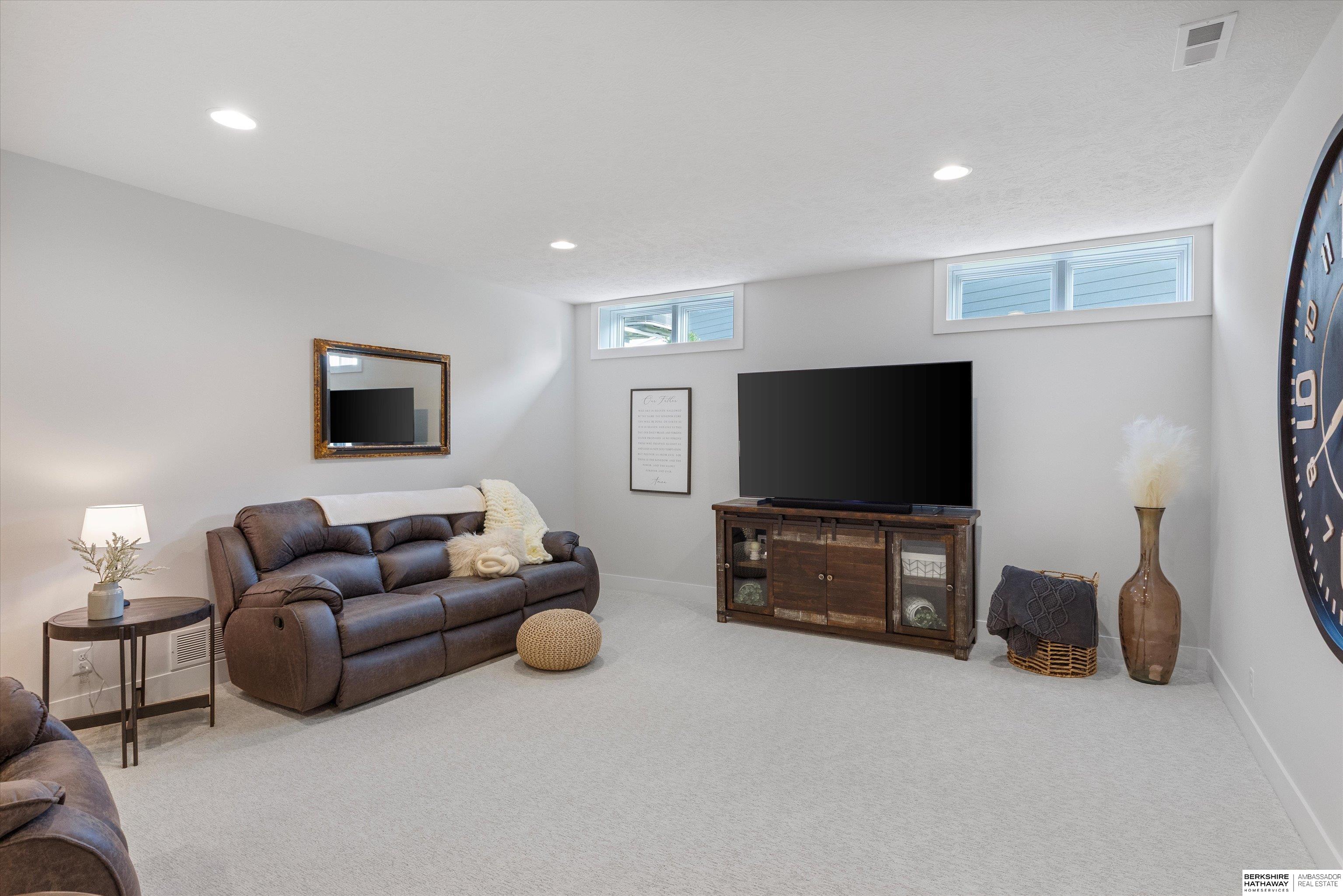 Elkhorn, Nebraska 68022, United States, 5 Bedrooms Bedrooms, ,4 BathroomsBathrooms,Residential,Active,215825