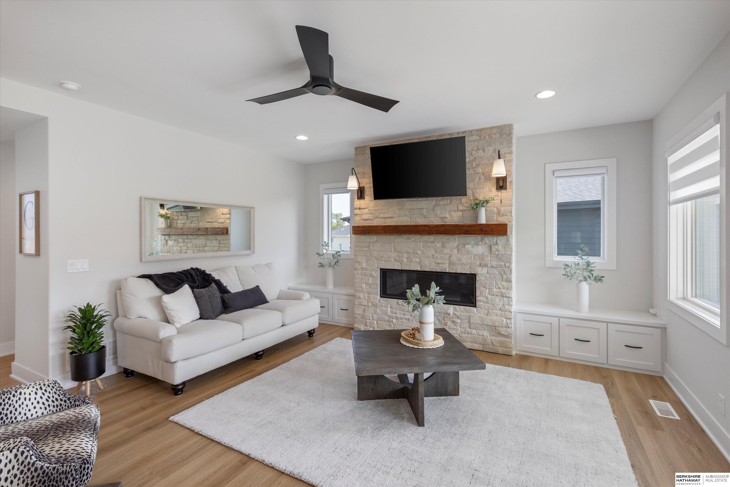 Elkhorn, Nebraska 68022, United States, 5 Bedrooms Bedrooms, ,4 BathroomsBathrooms,Residential,Active,215825