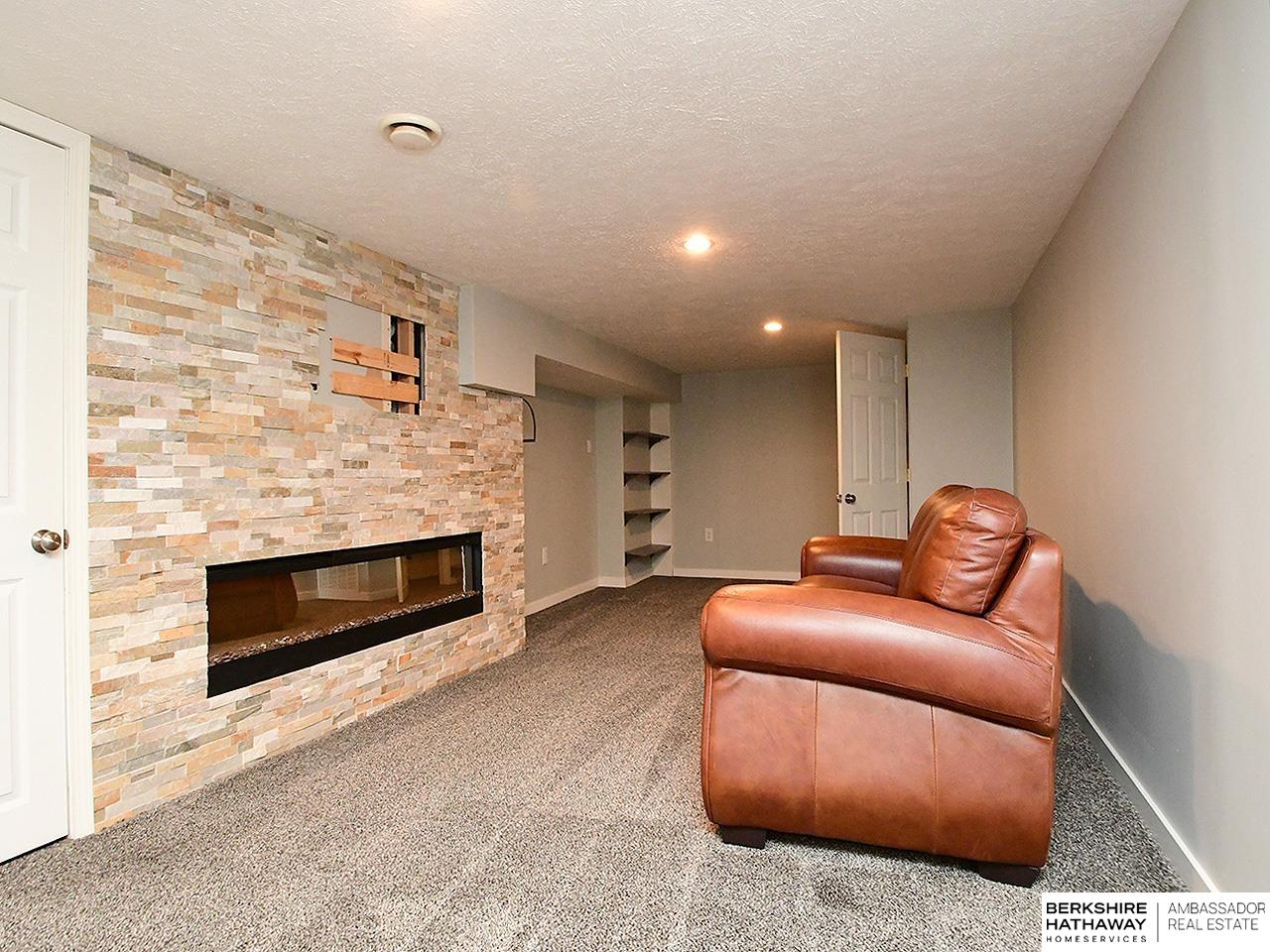 Omaha, Nebraska 68106, United States, 3 Bedrooms Bedrooms, ,2 BathroomsBathrooms,Residential,Active,236797