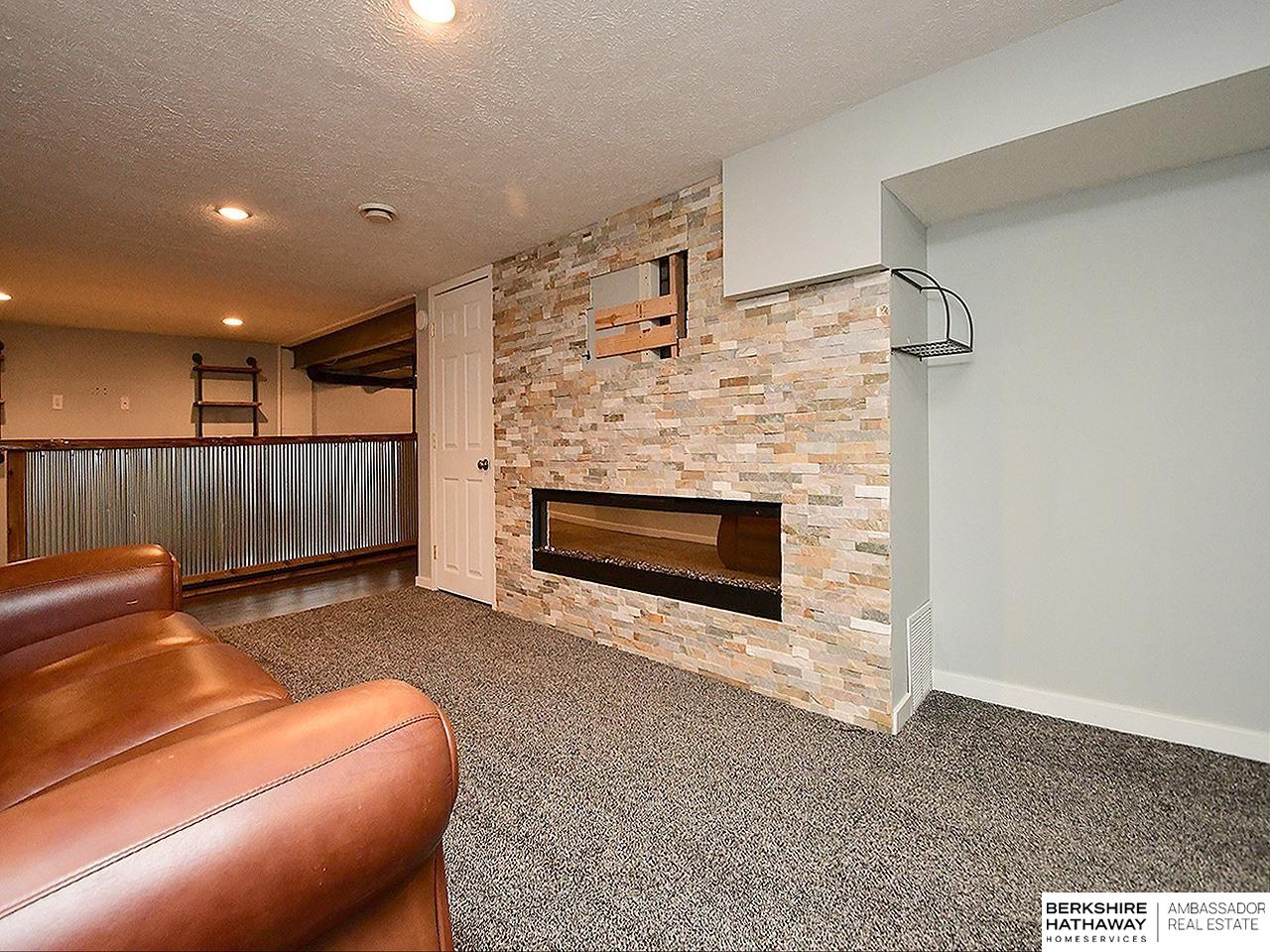 Omaha, Nebraska 68106, United States, 3 Bedrooms Bedrooms, ,2 BathroomsBathrooms,Residential,Active,236797