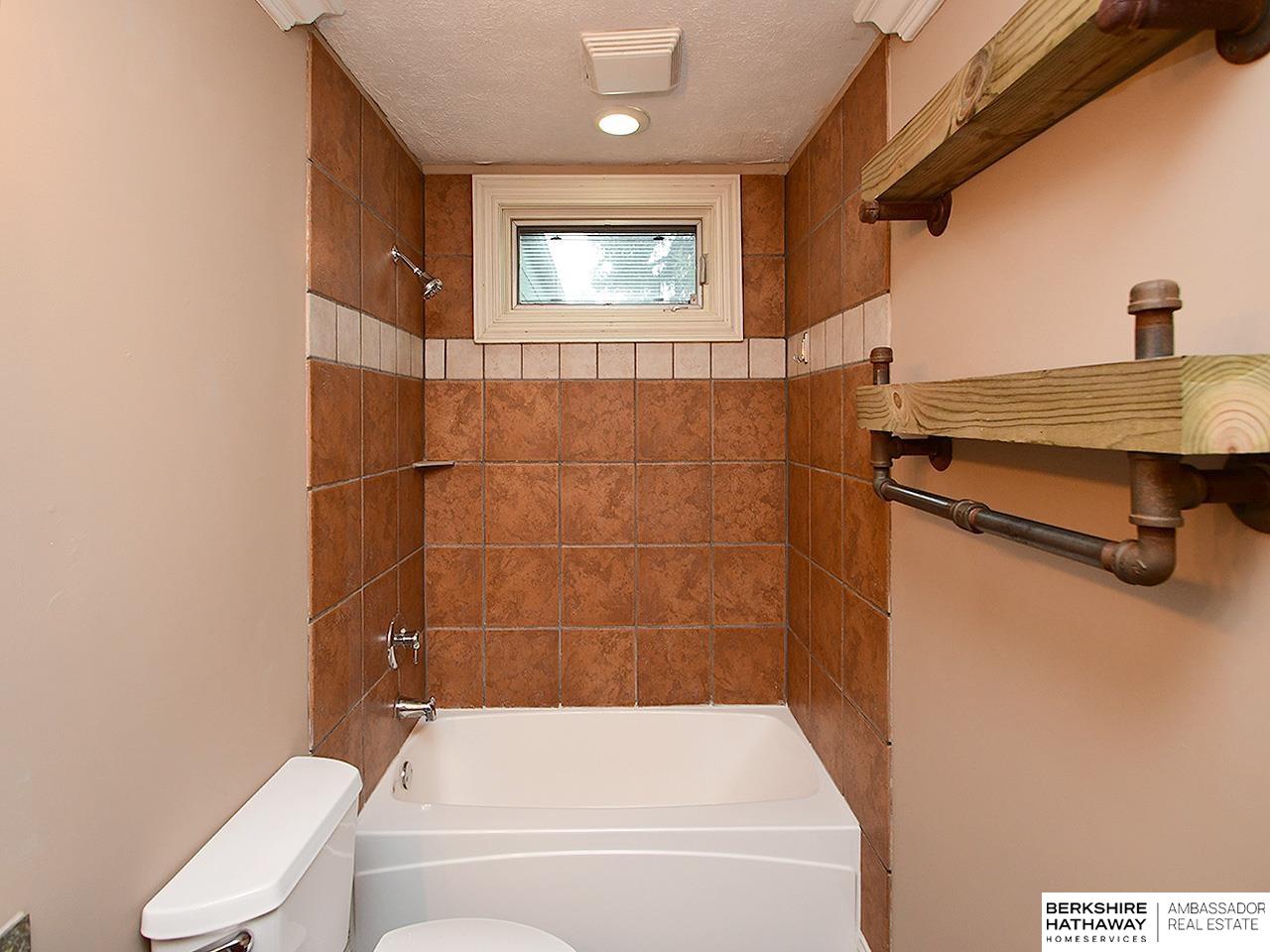 Omaha, Nebraska 68106, United States, 3 Bedrooms Bedrooms, ,2 BathroomsBathrooms,Residential,Active,236797