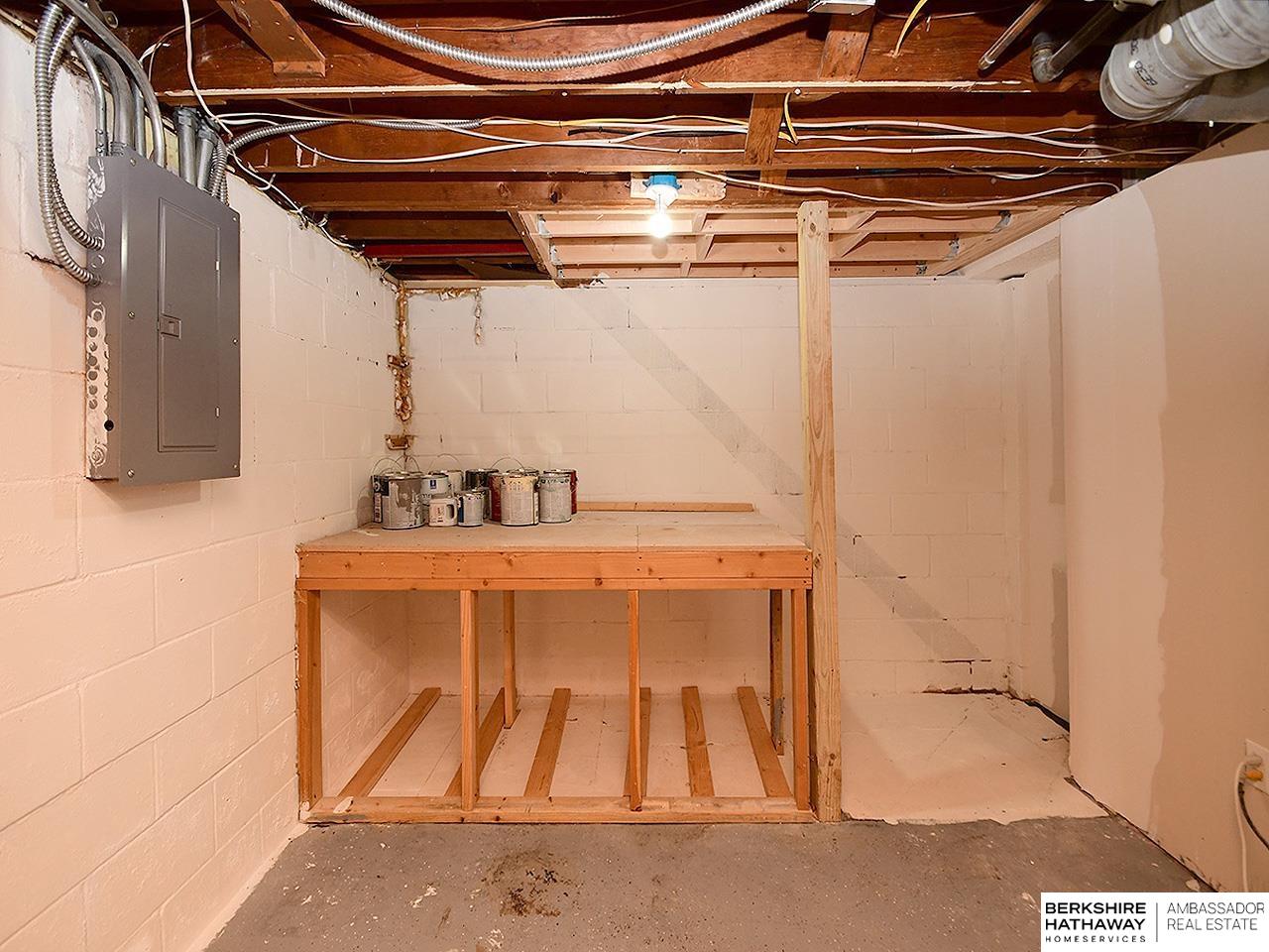 Omaha, Nebraska 68106, United States, 3 Bedrooms Bedrooms, ,2 BathroomsBathrooms,Residential,Active,236797